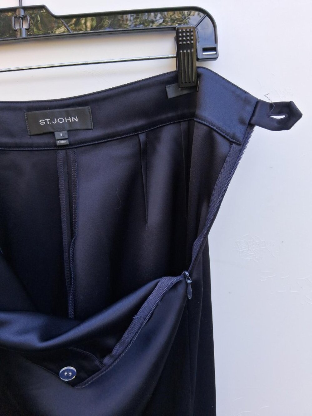 St John Emma women's high-waisted ankle liquid satin pants, navy blue (size L)